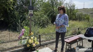 П’ять дерев обіч дороги: як у Волновасі безкарно вбили чоловіка