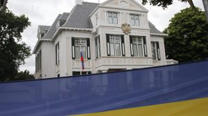 Свідчення про воєнні злочини: перед посольством РФ в Гаазі говорили потерпілі