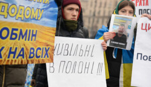 Як Україна допомагає цивільним заручникам та їхнім рідним: аналітика правозахисників