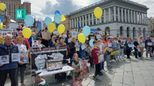 Звільніть наших рідних! У Києві вимагають повернути цивільних з полону